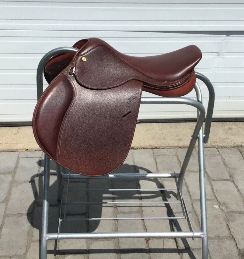 Collegiate Equilibrium Apprentice 17" Close Contact Saddle
