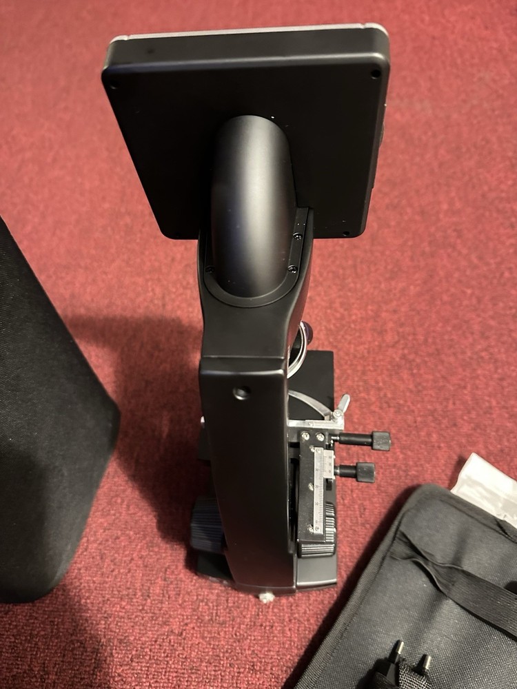 CELESTRON 44340 3.5" LDM LCD DIGITAL MICROSCOPE WITH MANUAL & CASE