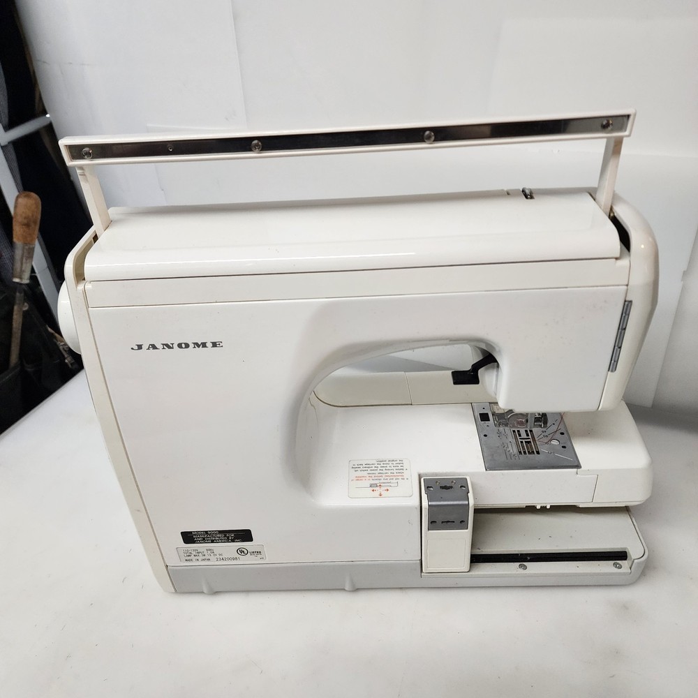 Janome Memory Craft 9000 Sewing Embroidery Machine Combo Computerized W Case Acc