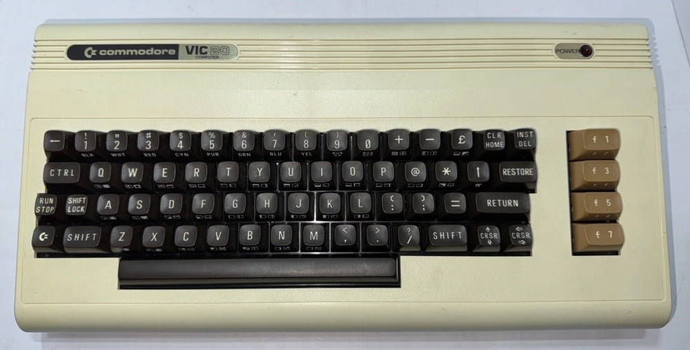 Commodore VIC-20 Vintage Computer Console Complete w Box Manual Tested & Works