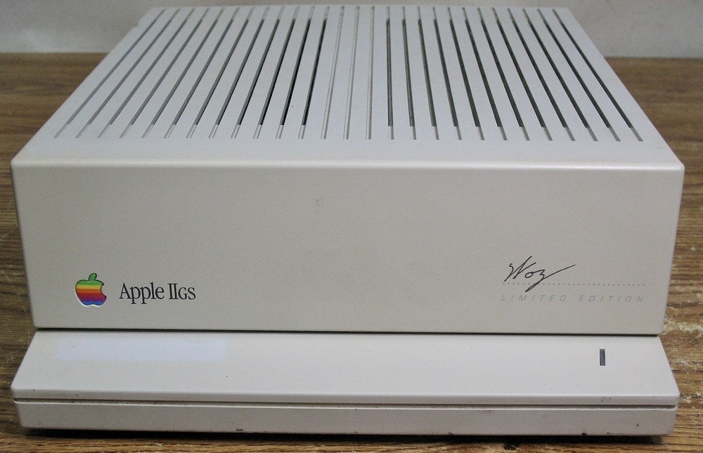 Apple IIGS Woz Edition Computer (A2S6000)