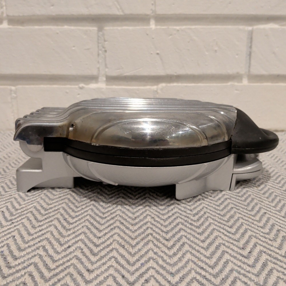 VillaWare Model 2004 Uno Classic Round Chrome Thin Waffler Maker
