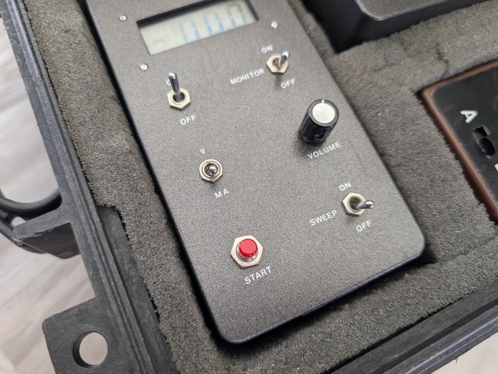 AS IS - UNTESTED Counter Surveillance Electronics Kit Bug Sweep RF Locator Used