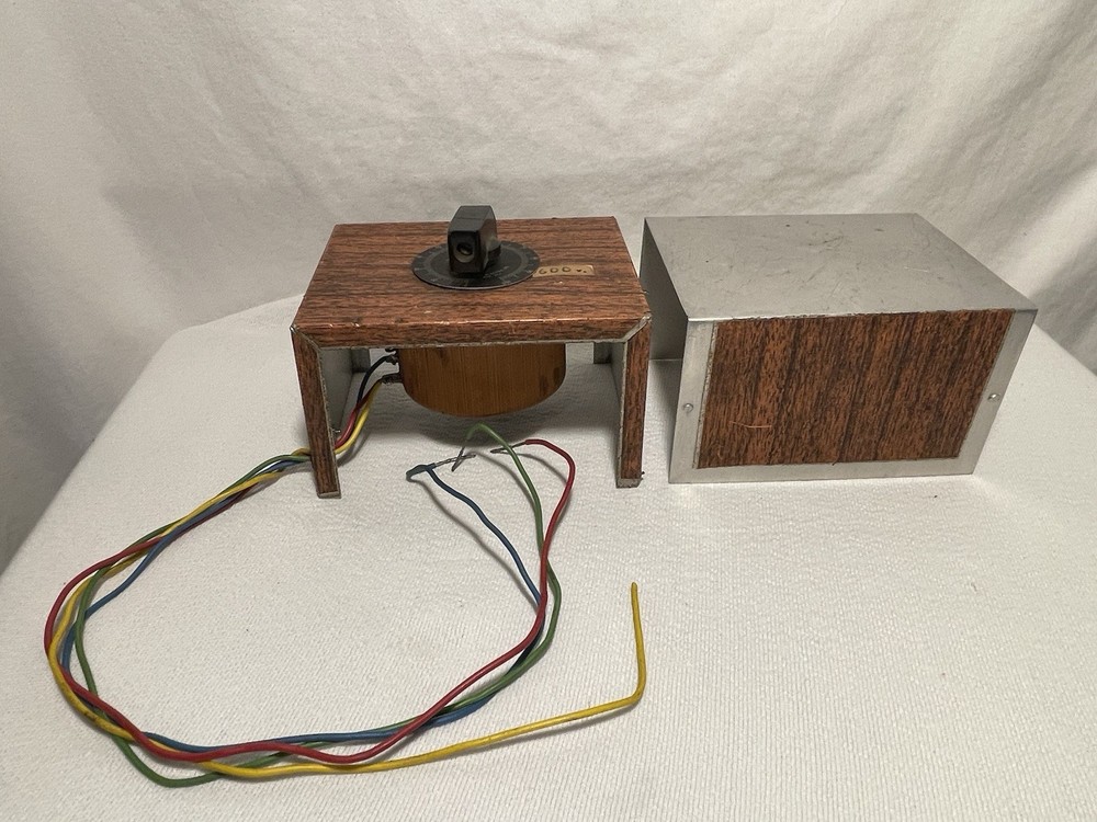 Superior Electric 10B Powerstat Variable Transformer With Cover And Knob