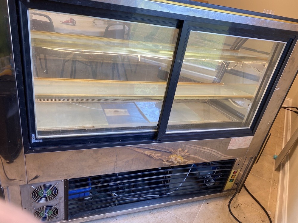 Costan Bakery/Deli Refrigerated Display Case