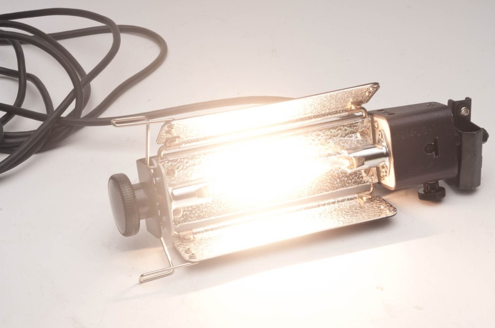 Lowel Tota light N8950