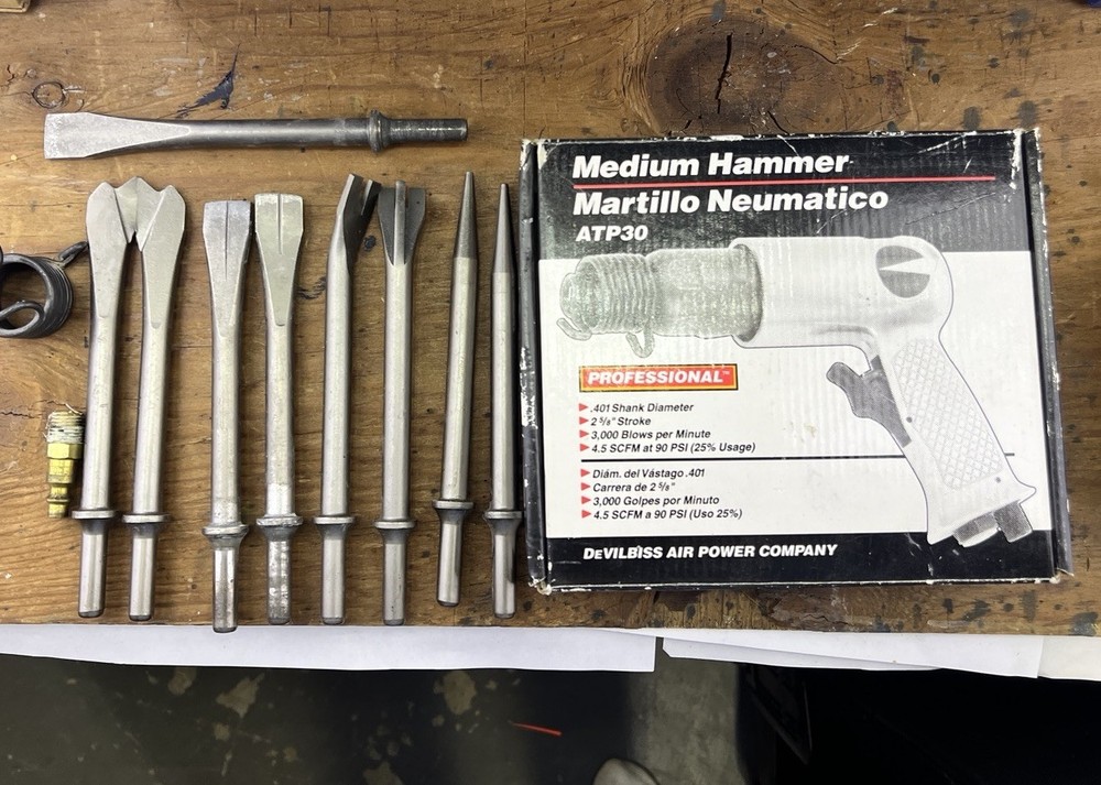 DEVILBISS ATP30 MEDIUM DUTY AIR HAMMER & 9 PC C&H AIR CHISEL SET