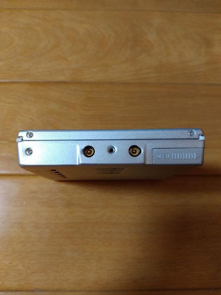 Sony MDLP compatible portable MD player MZ-E75