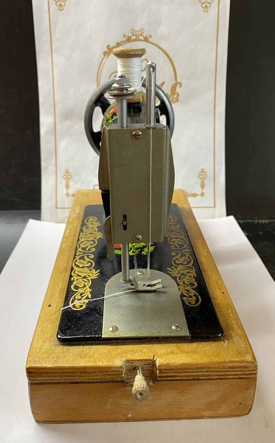 VINTAGE Original Children Toy Mini Sewing Machine In The Bakelite Case Working