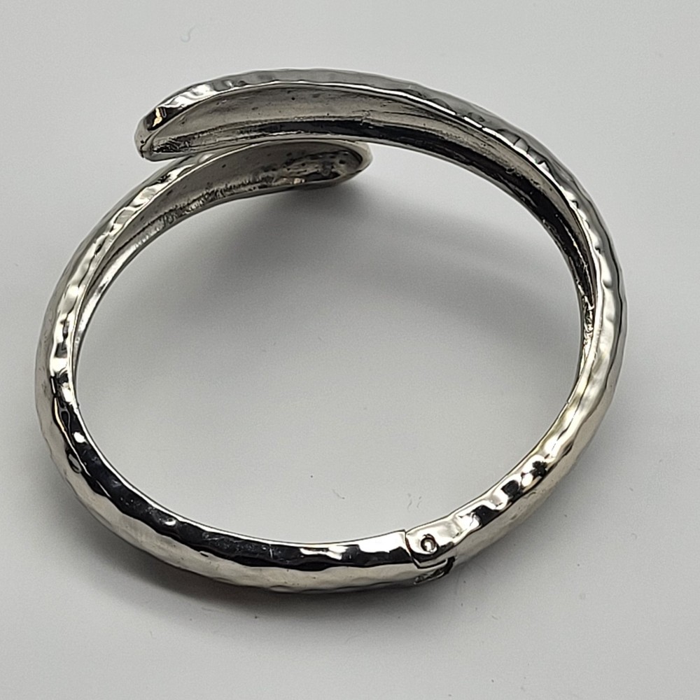 Fun hammered silvertone clamper hinged bracelet Fun resort Boho