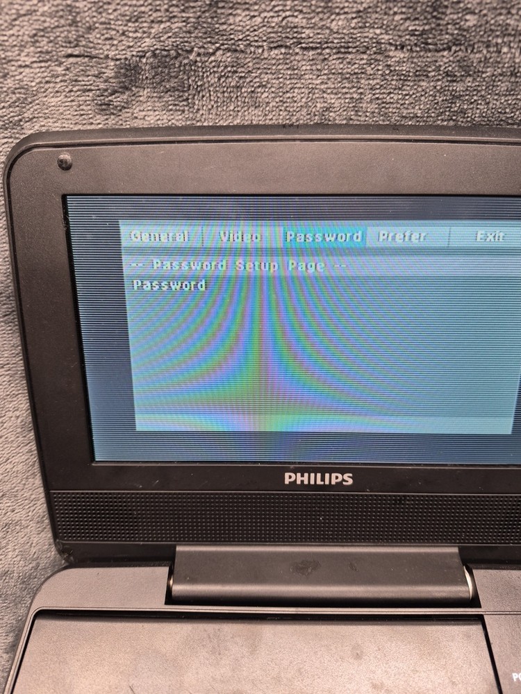 Philips PET741W/17 Portable DVD Player White NOT WORKING