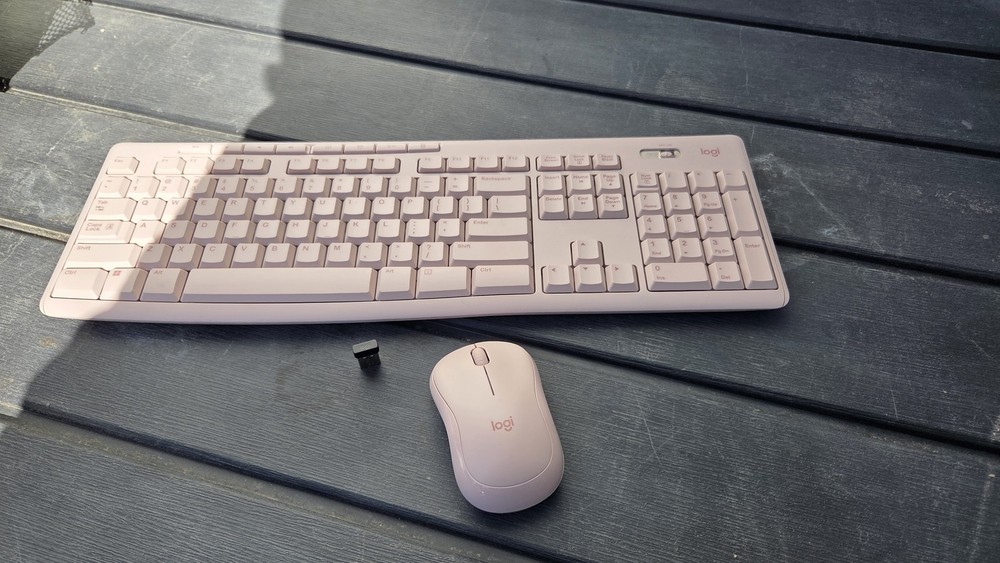 Logitech Wireless Keyboard and Mouse Combo - Pink
