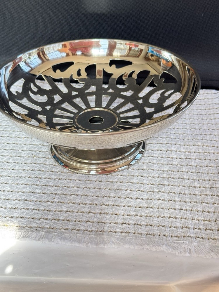 Vintage Manning Bowman Quality Meriden CT Fruit Bowl Silverplate Reticulated 232