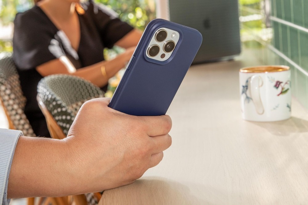 Tech21 EvoLite impact protection case for iPhone 15 Denim Blue