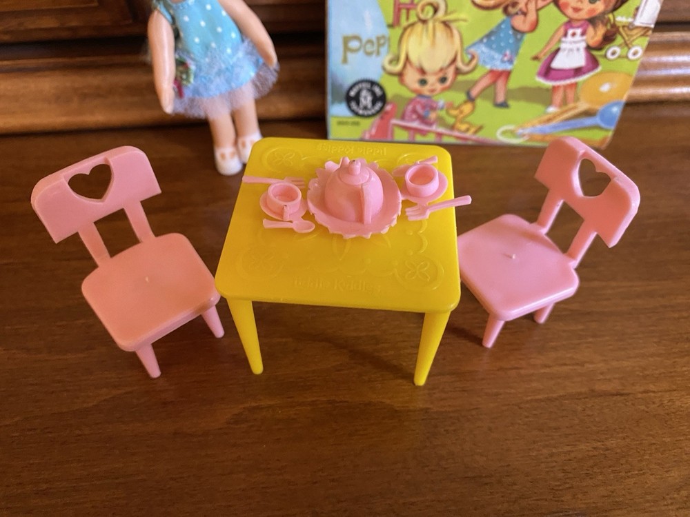 Mattel Liddle Kiddles Greta Griddle Kiddle Doll Set 1960’s