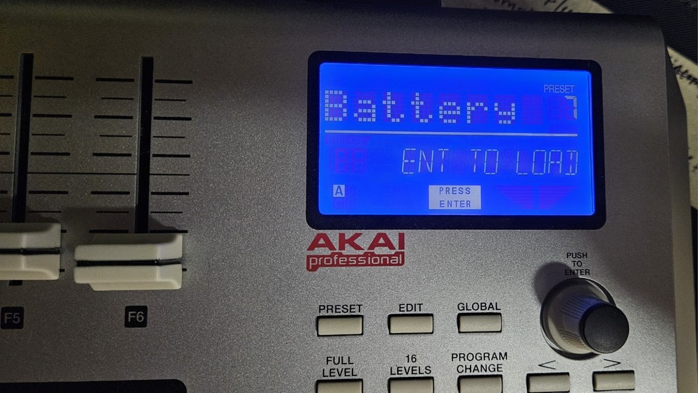 Akai Pro MPD24 USB MIDI Controller with Display - 16 Velocity Sensitive Pads