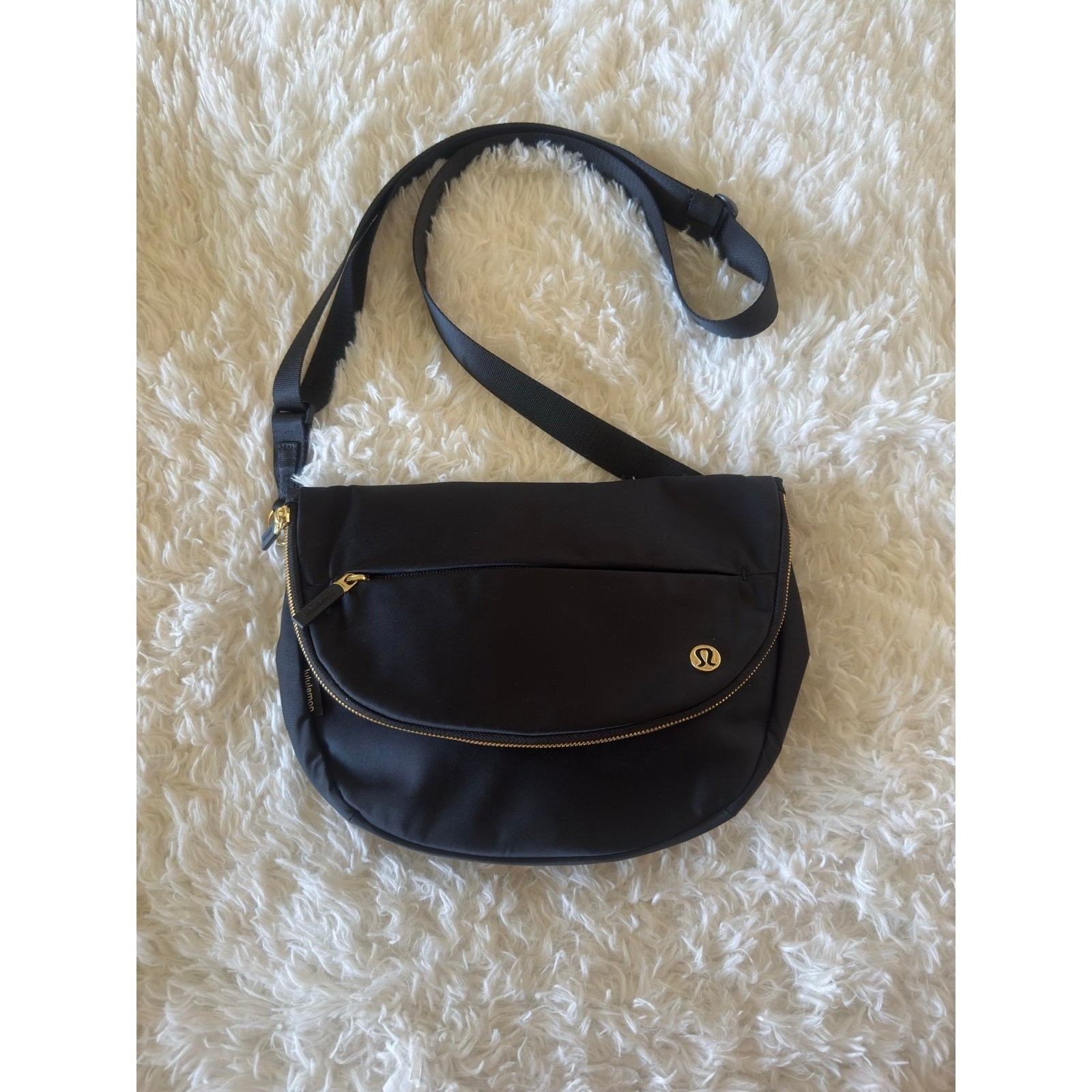 Lululemon All Night Festival Bag 5L Black Gold– Trendy Crossbody