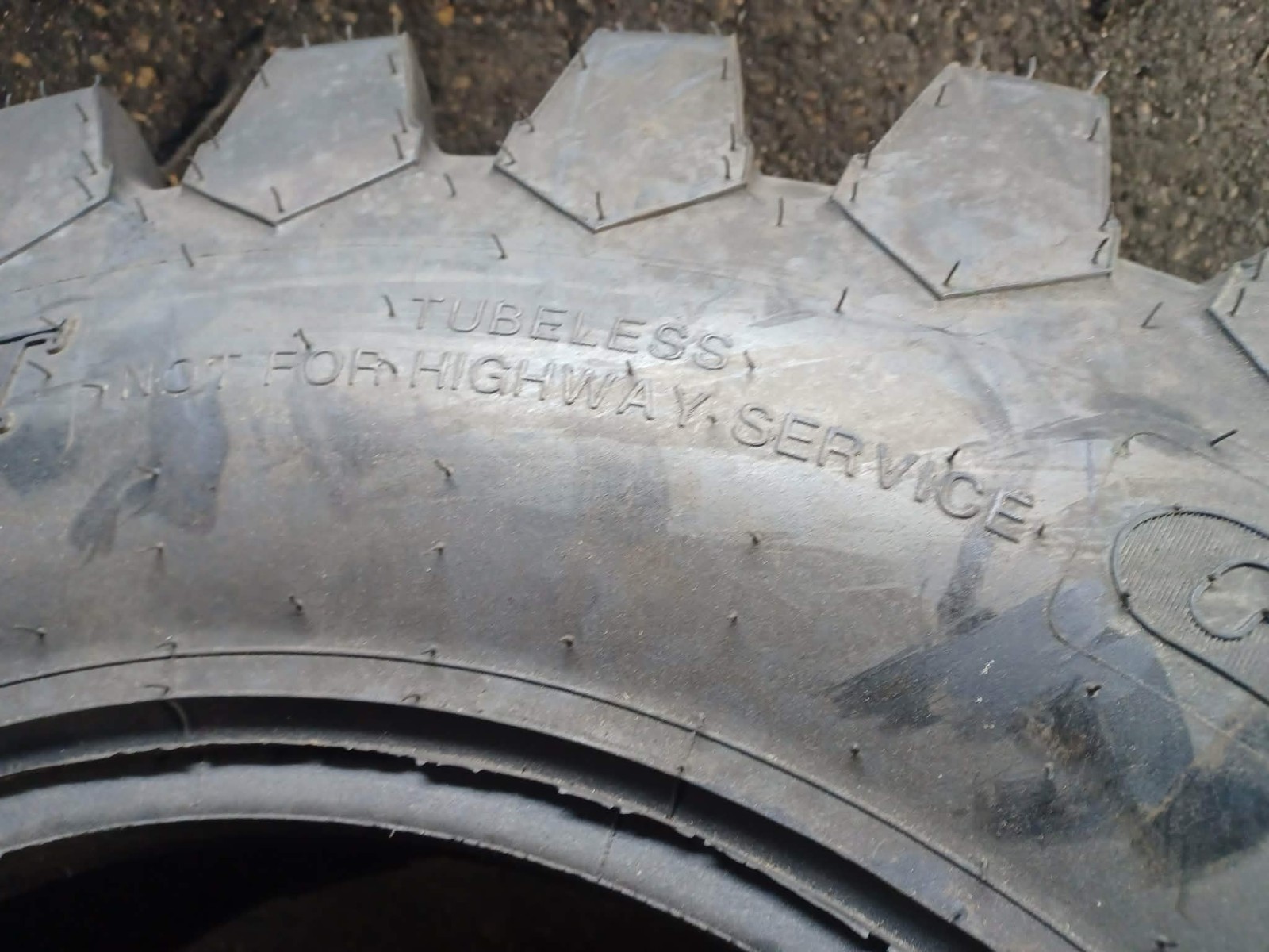 12.5/80-18 TIRE R-4 INDUSTRIAL 6PLY NEW COSMETIC BLEM 1258018 12.5 80 18