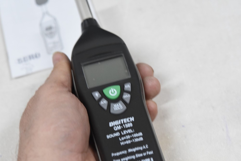 Digitech QM-1589 Compact Digital Sound Level Meter with Case