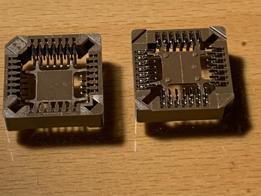 PLCC28 SMD VERSION 28 PIN IC SOCKET.