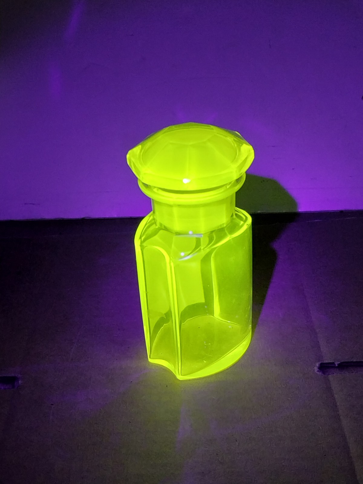 Antique Rare Uranium Glass Apothecary Chemist Pharmacy Medicine Bottle Vaseline