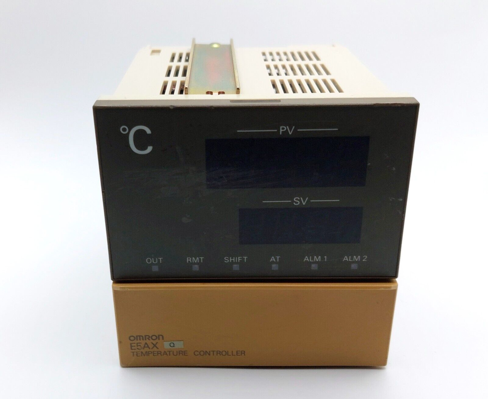 OMRON E5AX-A02 TEMPERATURE CONTROLLER STANDARD RANGE