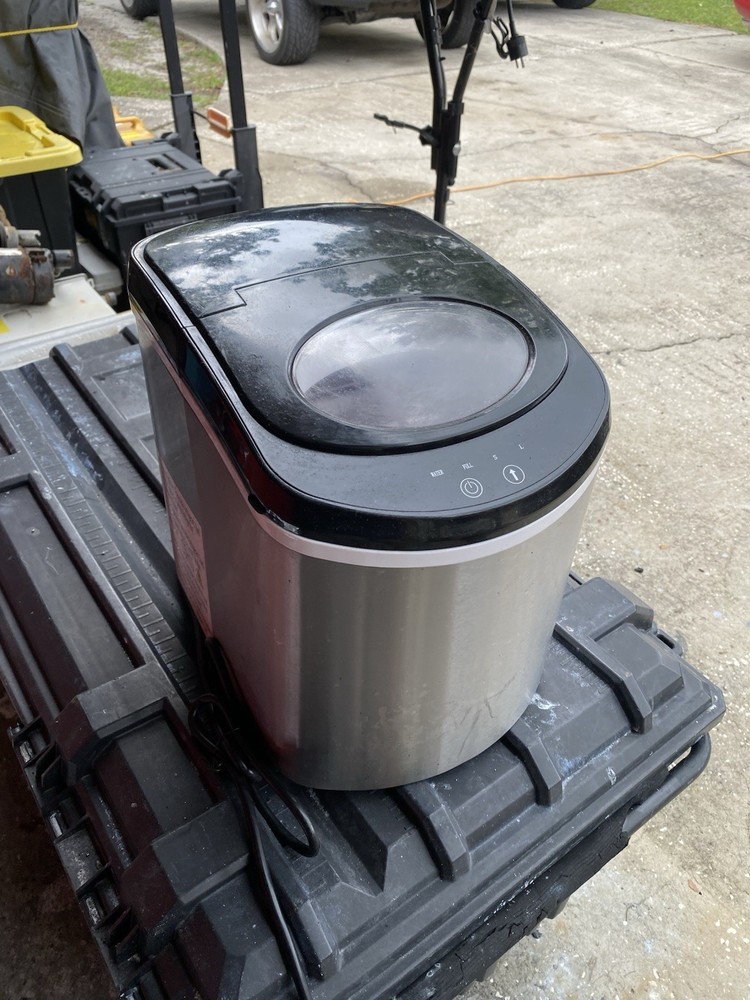 Intertek Counter Portable Home Ice Maker Model DBJ-12A  Pre Owned Excellent!