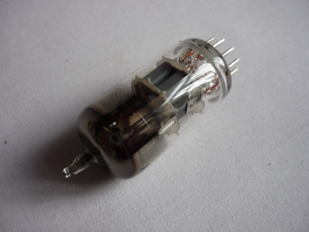 1pc. ECC88 = 6DJ8, CV5358, M3624 double triode TUNGSRAM