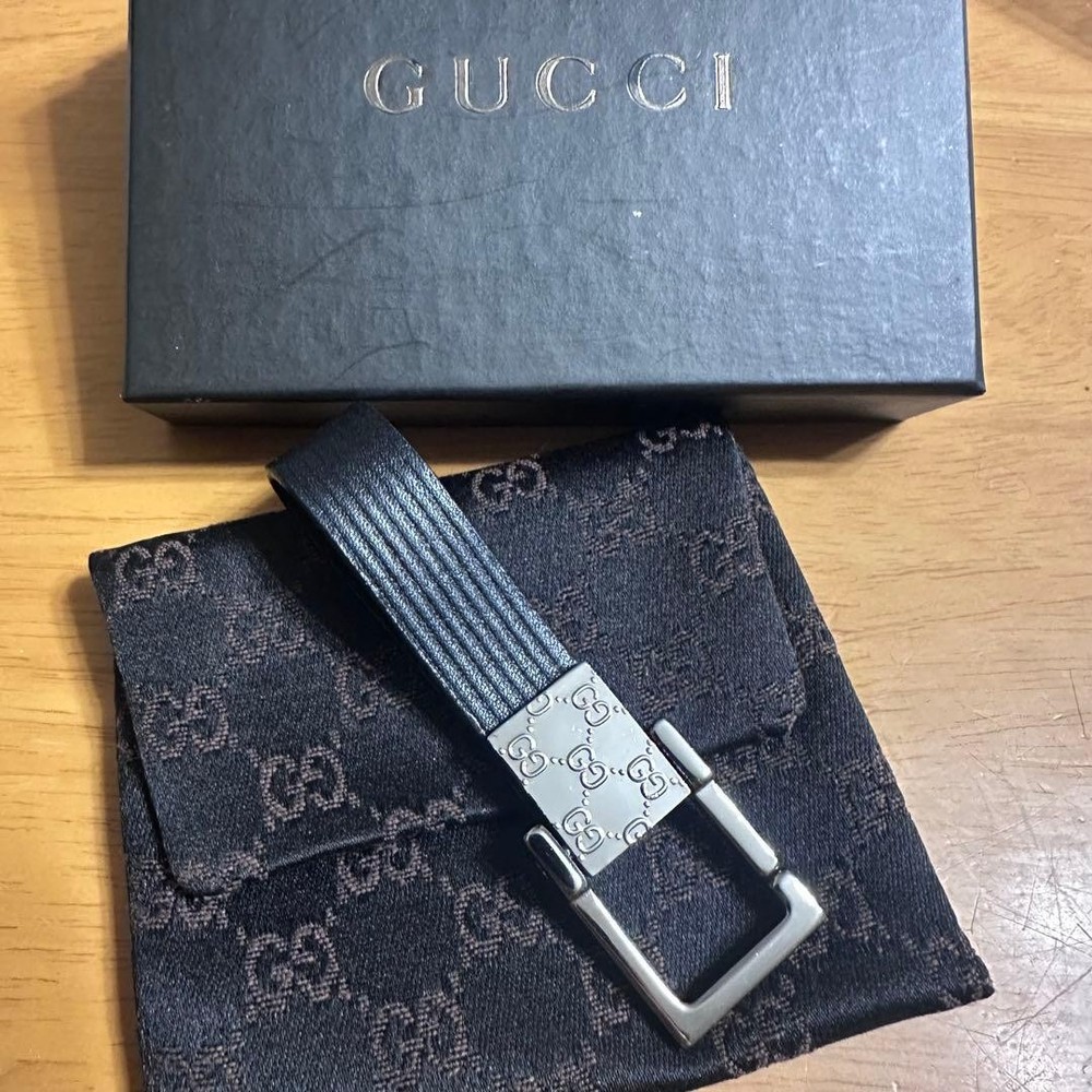 Good Gucci Keychain Key Ring GG Pattern Leather Silver Black
