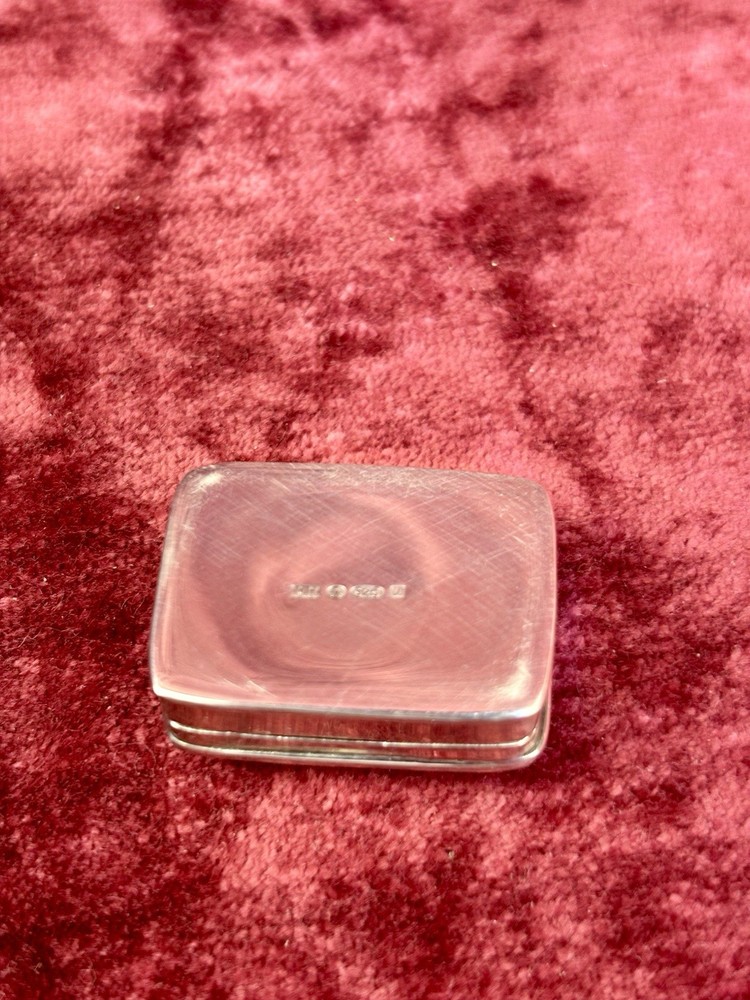 A Very Attractive Solid Silver Hallmarked Pill Box. Mark Houghton