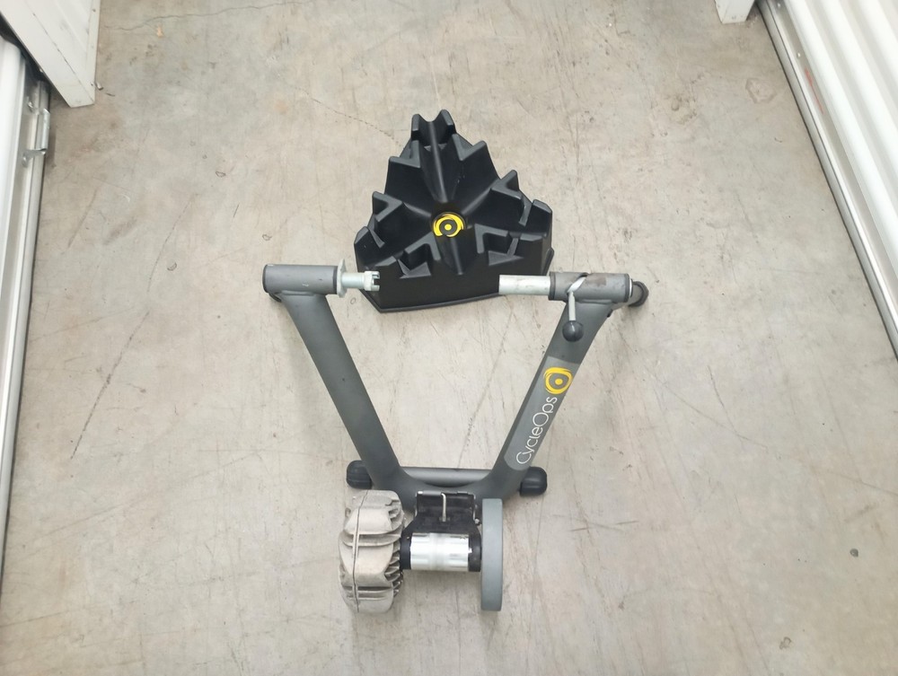 CYCLEOPS FLUID 2  Indoor Bike Trainer w/ Riser