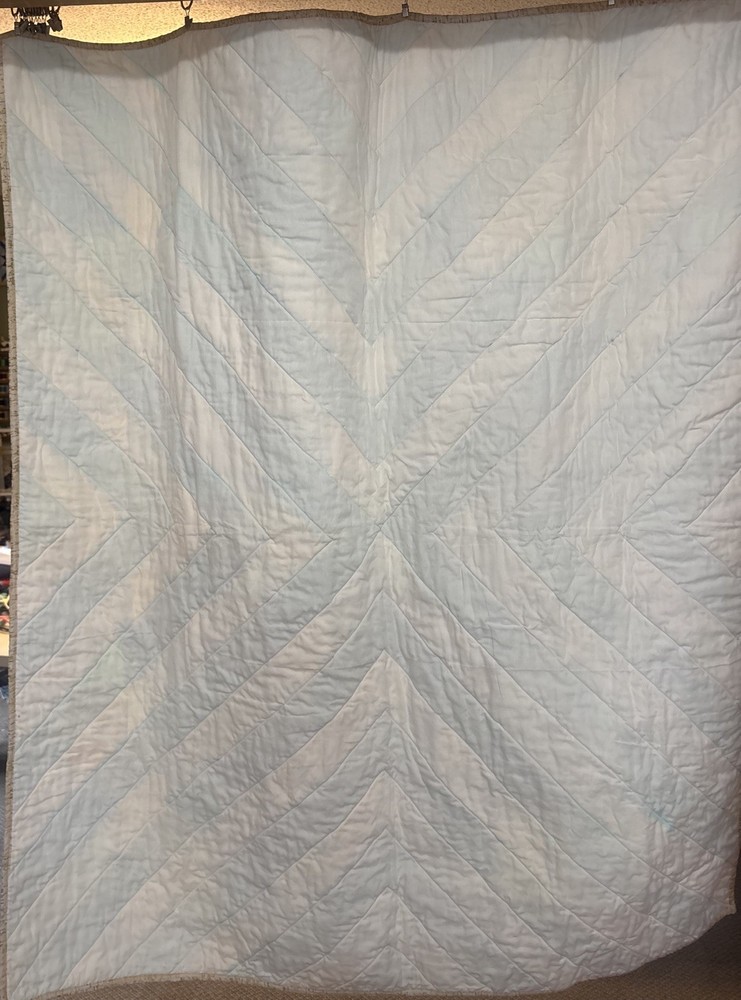 Handmade throw size to the point pattern quilt