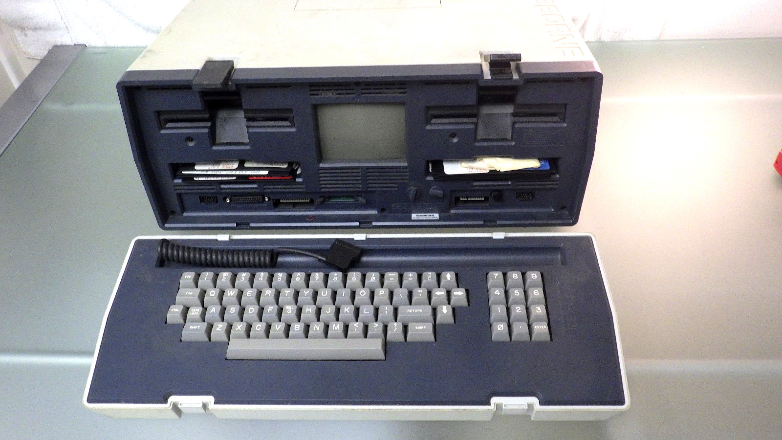 Vtg OSBORNE 1 OCC Portable Computer PC w/ Floppy Disks *Parts Repair Not Working