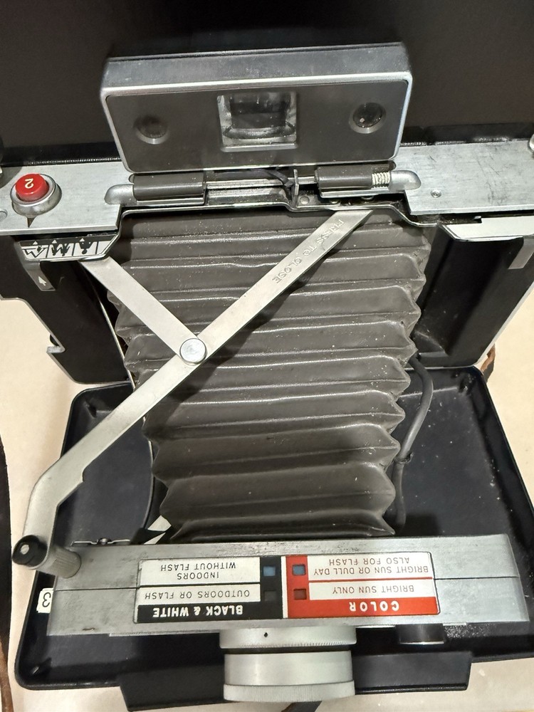 Vintage Polaroid Automatic 100 Land Camera