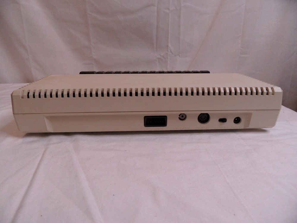 Atari 1200XL Computer Game Console w/ Power & Composit Video cable - Tested