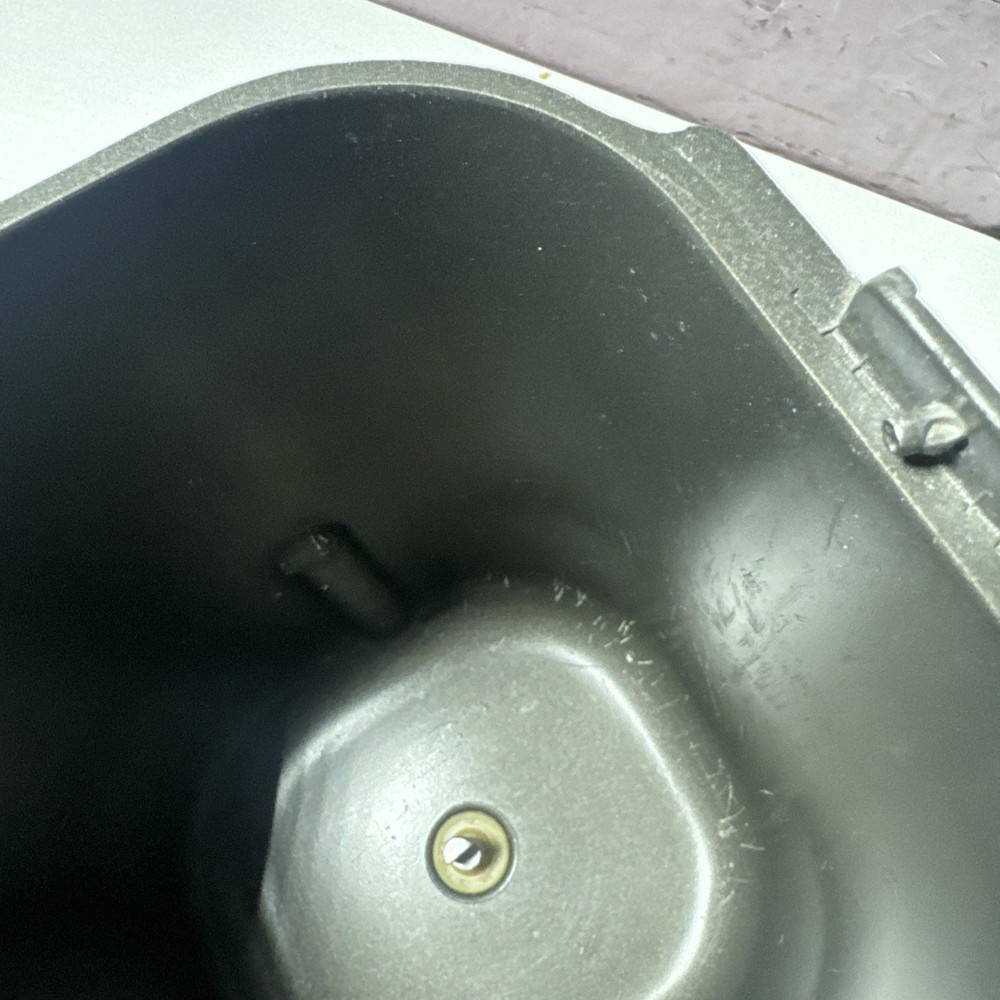 Toastmaster Bread Maker Model 1189s Bread Pan & Paddle Parts And Plastic Cover