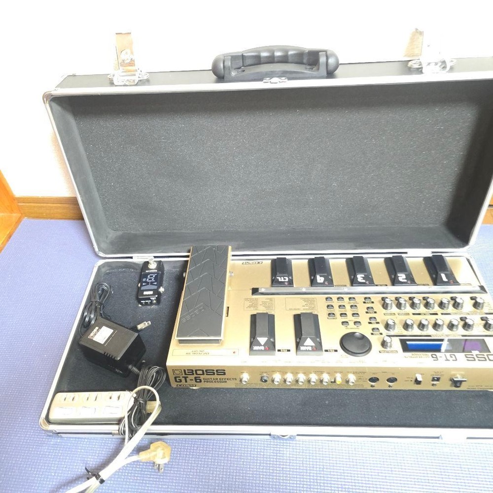 BOSS GT-6 Multi-Effects Processor with Hard Case and KORG Tuner