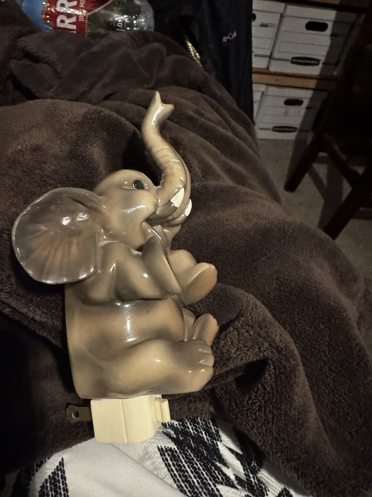 Vtg Ceramic Elephant Night Light
