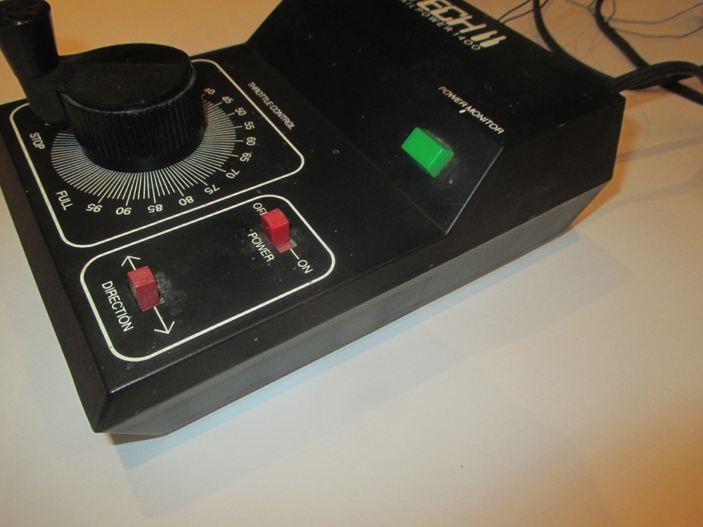 TECH II RAILPOWER 1400 MODEL TRAIN CONTROL PREOWNED LIGHT COMES ON UNTESTED
