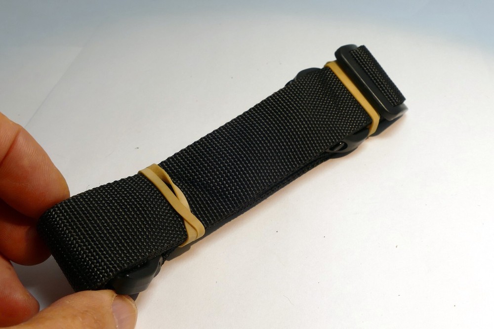 Nylon 3cm wide Shoulder Strap for camera CASE with Plastic Swivel Hooks sturdy