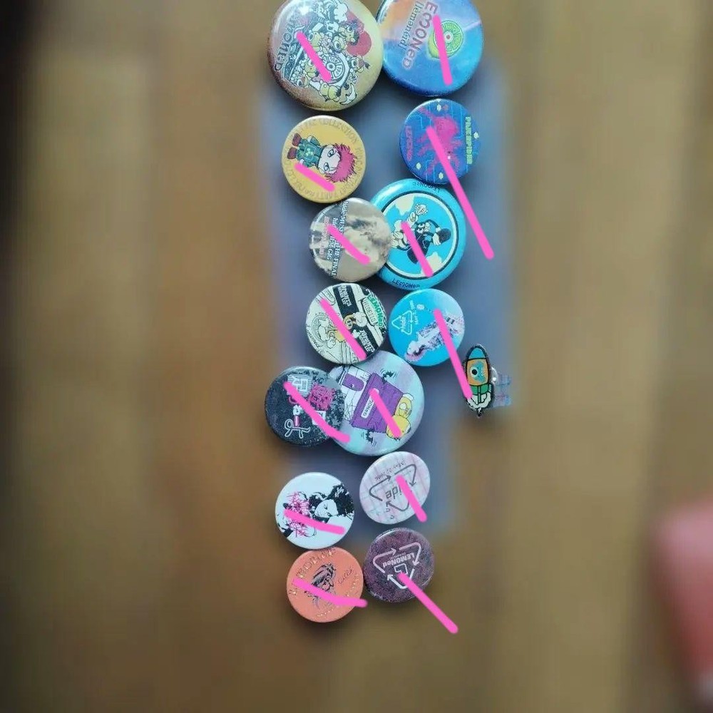 hide Can badge set 15 pieces Various designs