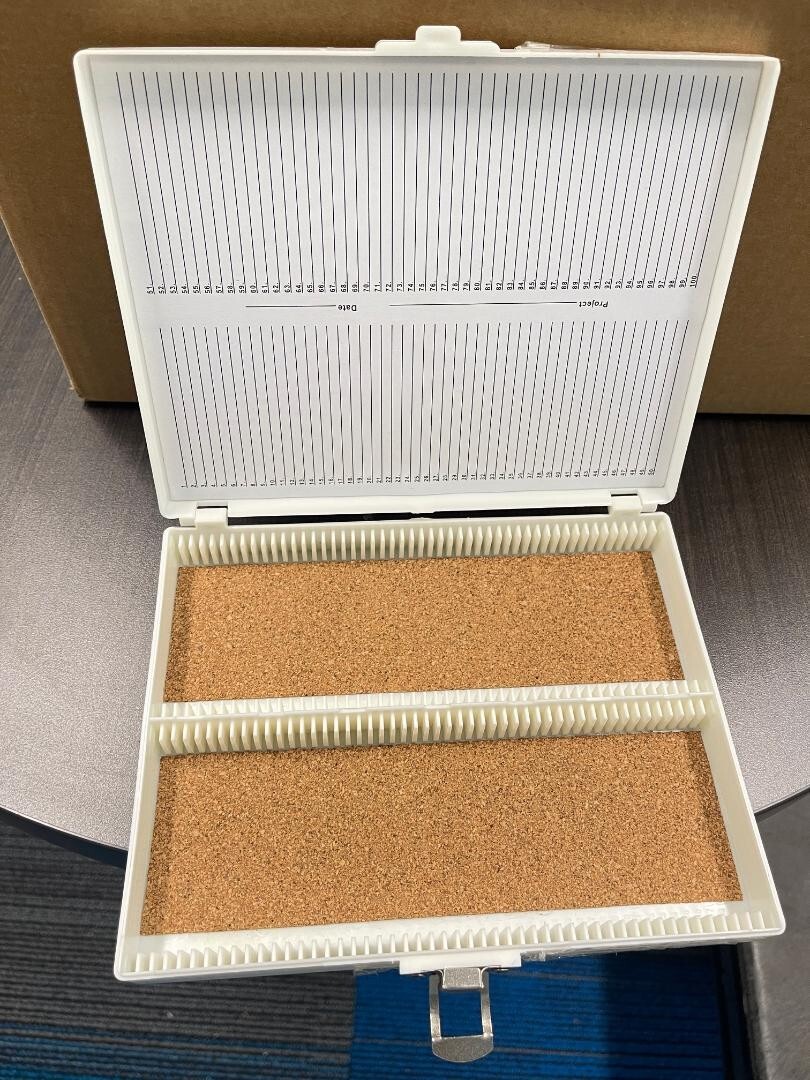 USED PREMIERE MICROSCOPE SLIDE BOX CASE STORAGE HOLDS 100 SLIDES(G)