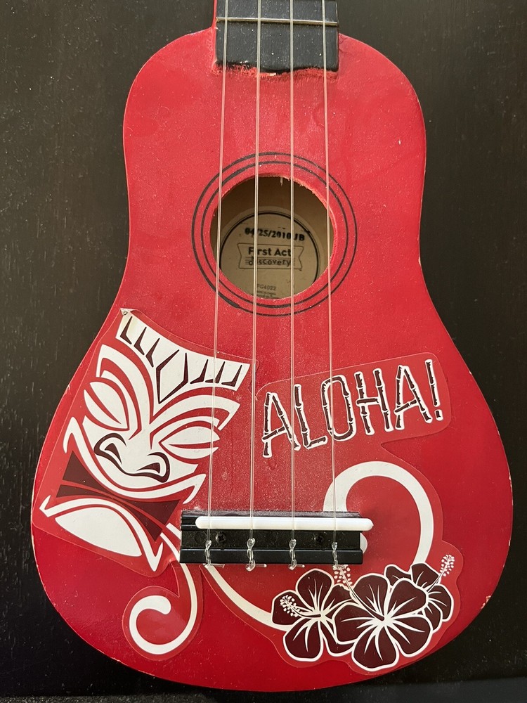 2010 First Act discovery RED Aloha! 4 string Ukulele FG4022