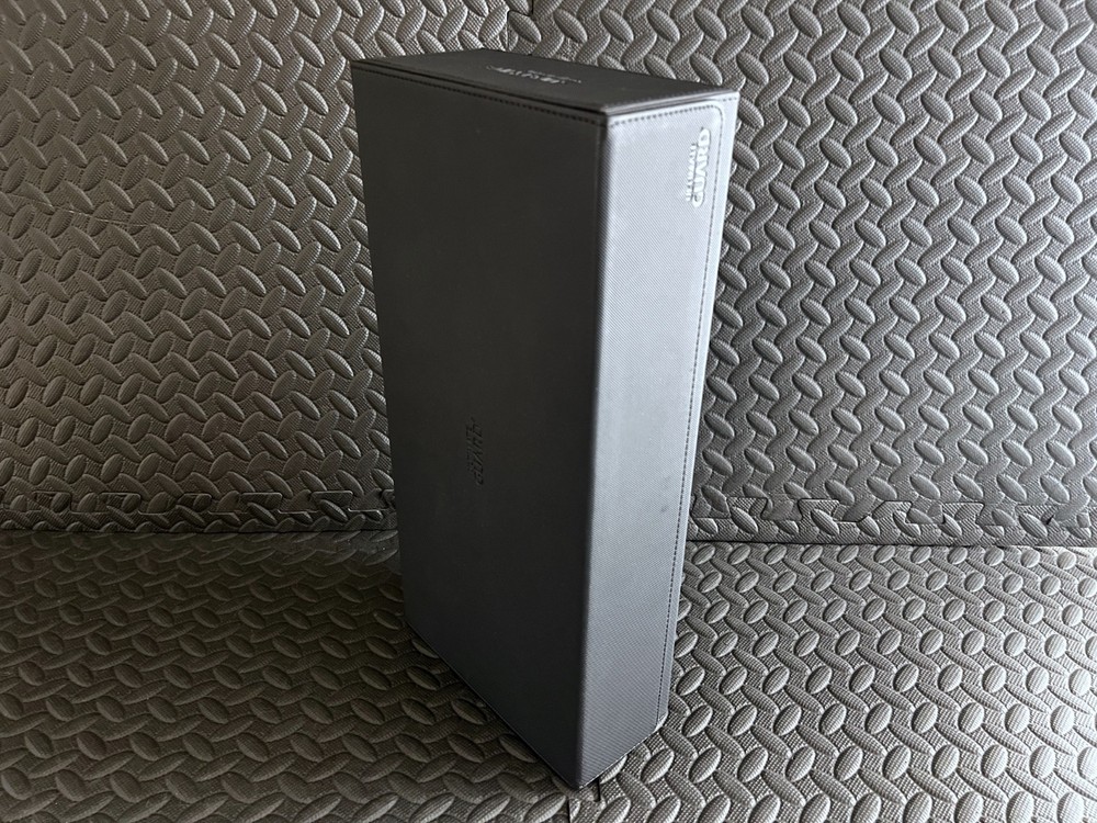 Ultimate Guard Black Superhive 550+ Deck Case