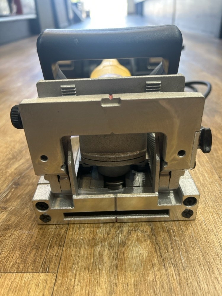 DEWALT DW682 (SBL009577)