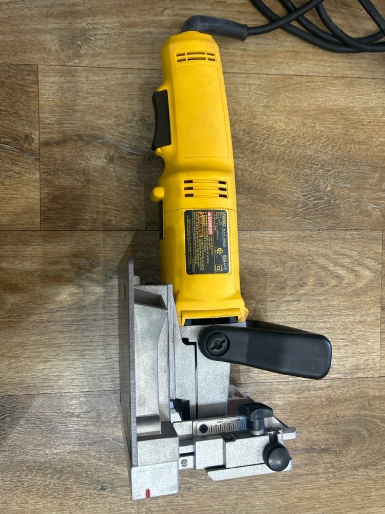 DEWALT DW682 (SBL009577)