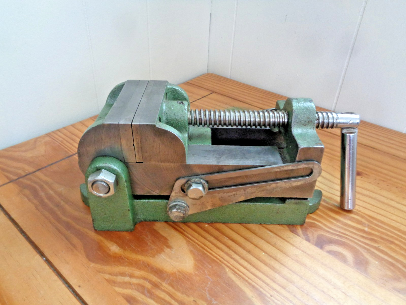 Tilting Drill Press Machinist Vise 3.5” Jaws