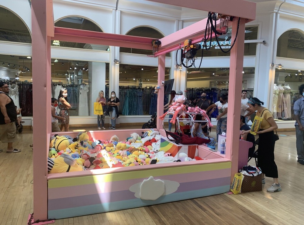 Human claw machine Kids Entertainment Machine