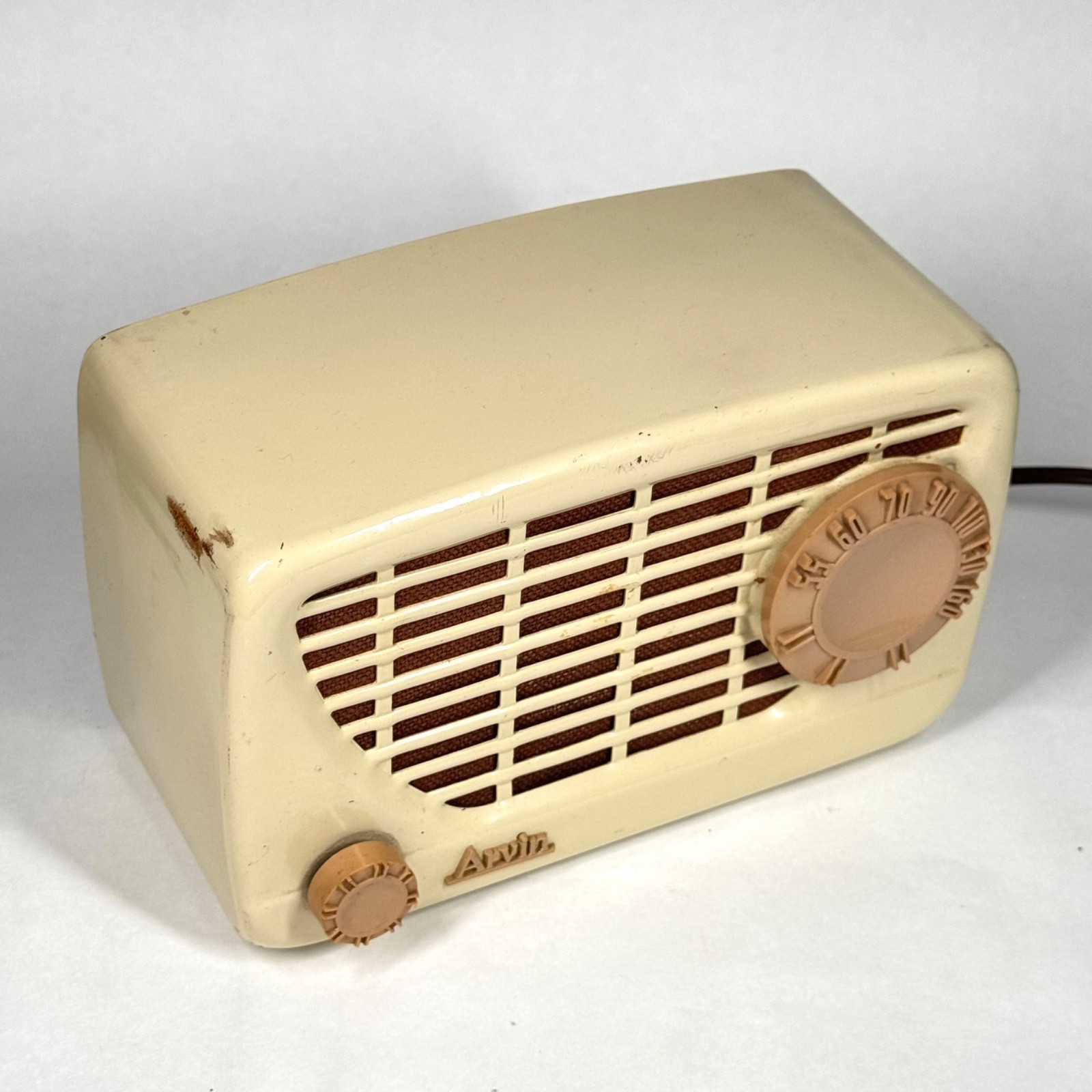 Vintage Arvin metal tube radio model 842T (1954)