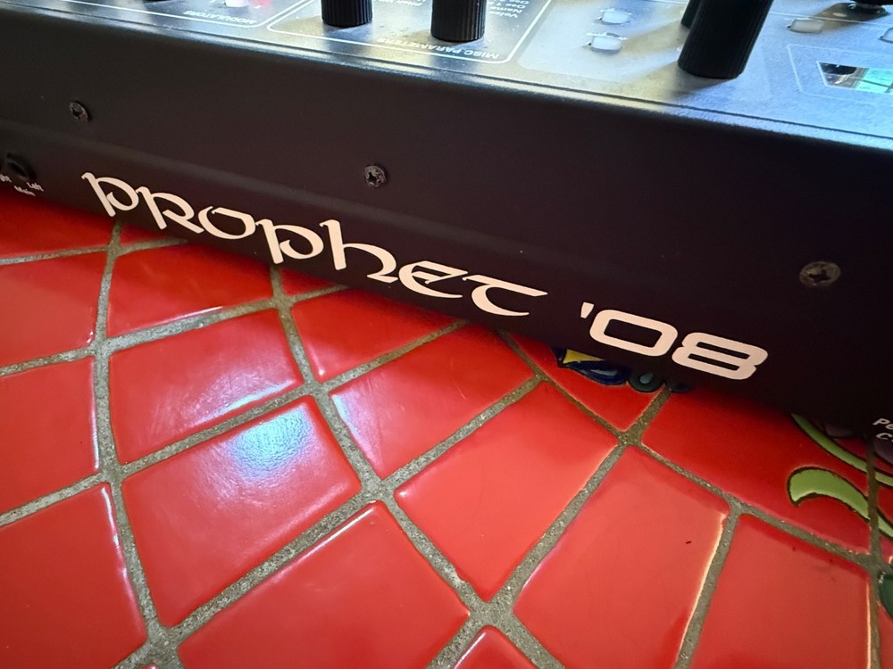 Sequential / Dave Smith Instruments Prophet 08 PE 61-Key 8-Voice Polyphonic Ana